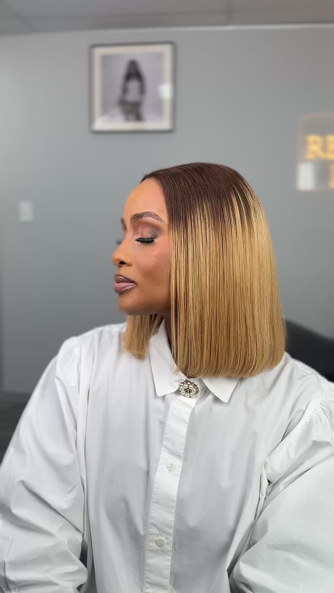 Load video: Sleek Blonde Ombre Glueless Bob Wig Human Hair